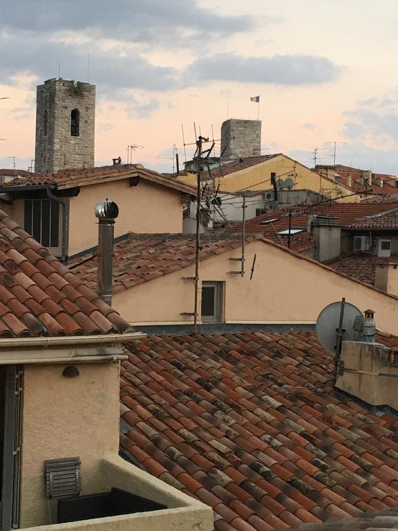 Light Filled Penthouse In Old Antibes. Heart Of The Riviera Leilighet Eksteriør bilde
