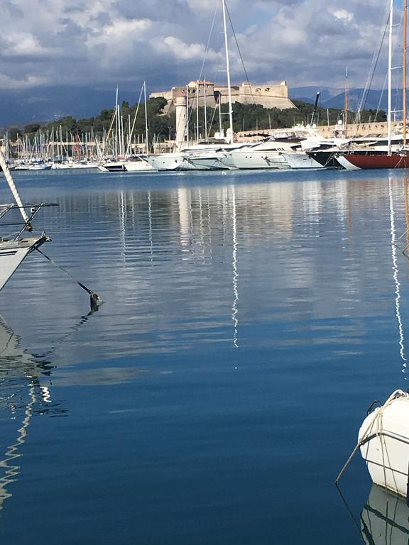 Light Filled Penthouse In Old Antibes. Heart Of The Riviera Leilighet Eksteriør bilde